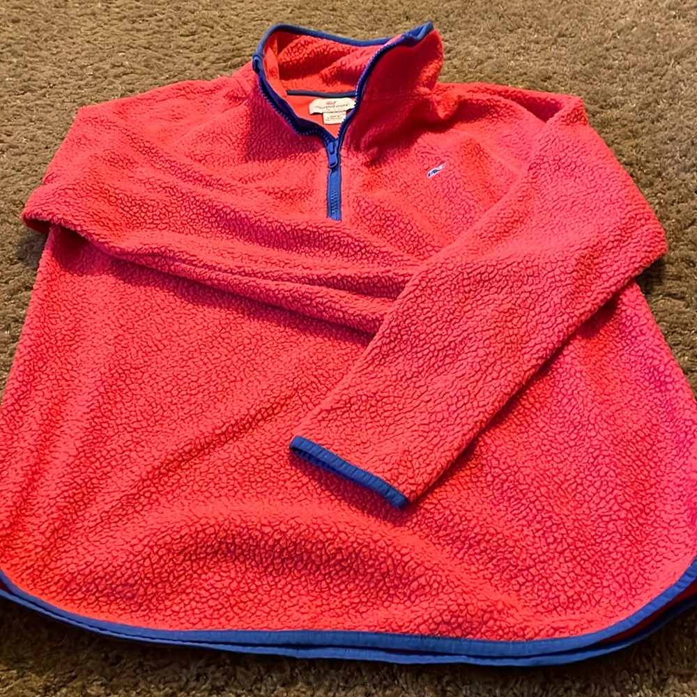 Women’s Vineyard Vines pull over size small in excellent condition.